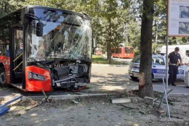 POVREĐENO ČETVOROGODIŠNJE DETE! Hitno prevezeno u Tiršovu! SUDAR AUTOBUSA I AUTOMOBILA NA NOVOM BEOGRADU!