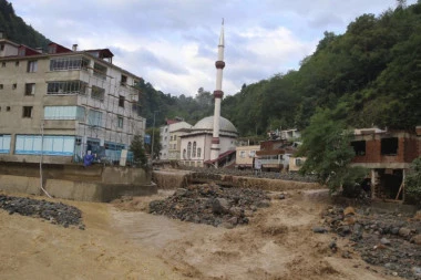 (FOTO) PRAVI KIJAMET U TURSKOJ: U poplavama stradalo šest ljudi