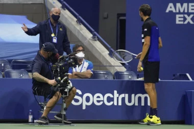 US OPEN JE ŠALA: Medvedev besneo posle novog SKANDALA u Njujorku!