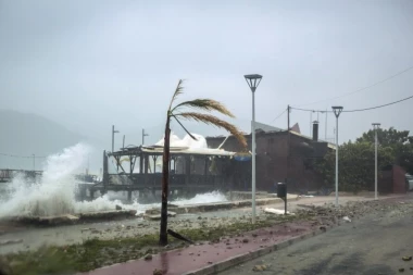 MOGUĆE POPLAVE, BUJICE I KLIZIŠTA: Ova oblast biće na udaru ČAK DVA URAGANA (VIDEO)