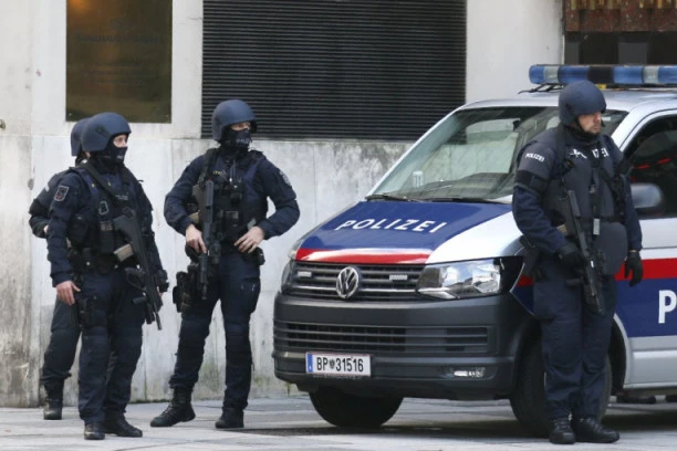 UBIJEN GRADONAČELNIK: Policija i specijalci na nogama, napadač u bekstvu! (FOTO)