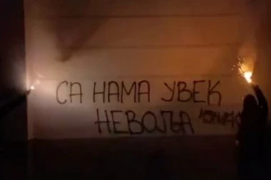 (VIDEO) GROBARI PRUŽILI PODRŠKU SVOM VOĐI: Sa nama uvek NEVOLJA!