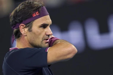 ŠVAJCARCI MU OVO NEĆE OPROSTITI: Federera IZDAO i najveći fan!