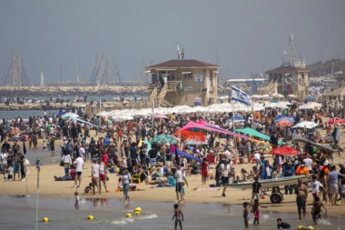 (VIDEO) POGLEDAJTE KAKO IZGLEDA IZRAEL POSLE KOVIDA! Ljudi uživaju na plažama, druže se, više NEMA NI MASKI