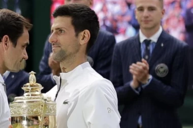(FOTO) ISPALA VEKA: Htela da gleda Federera, ali završila na Novakovom meču