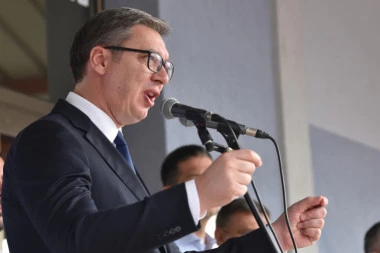 VUČIĆ ODGOVORIO CRNOGORCIMA: Politika zasnovana na tračevima i besmislicama nije politika!