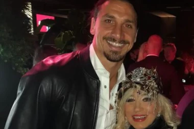 U MILANU SE ORILO ''JUTRO JE'': Zlatan će fudbalom da vlada dokle god mu peva TOPČAGIĆ NADA! (FOTO/VIDEO)