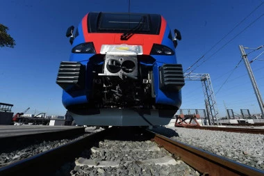 SMRT NA ŠINAMA! Jeziva nesreća kod Šapca - VOZ PREGAZIO ŽENU