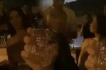 POGLEDAJTE SNIMAK KAKO SU SORAJU IZBACILI IZ RESTORANA: Starleti dobacivali sve vreme, izbio HAOS u Makedoniji! (VIDEO)