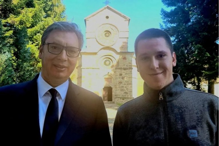 SINU PREDSEDNIKA VUČIĆA PONOVO PRETE SMRĆU: Da li je ovo ta fina, nenasilna elita?!