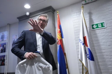 JE L' NAPETO OVOG PUTA?! DŽABA SE NADATE! Ovako je Vučić odgovorio na pitanje novinarke N1!