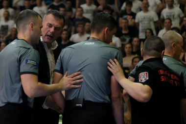 PRAZNE SE TRIBINE! Igrači Zvezde i Partizana ZAJEDNO otišli u svlačionicu! (FOTO)