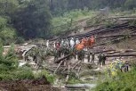 POGINULO SKORO 200 LJUDI, VIŠE OD 120 NESTALO! Snažna oluja RAZARA sve pred sobom, ne prestaje! Ljudi GINU u jezivim bujicama! (VIDEO)