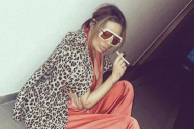 ANA NIKOLIĆ TRAŽI DADILJU PREKO INSTAGRAMA: Želi da joj dete čuvaju nepoznate osobe, a uslovi su frapirajući! (FOTO)