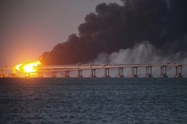 NAPADNUTA RUSIJA! Rakete ispaljene na Krimski most!
