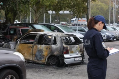 "KOMŠIJA MI JE SVE SMESTIO!" Novi detalji požara u Beogradu: Od jednog automobila ostala SAMO ŠKOLJKA, drugom izgore prednji deo!