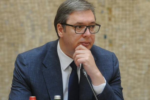 OBRAĆA SE PREDSEDNIK VUČIĆ! Prisustvuje sednici Vlade Srbije!