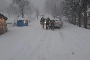 CELA ZEMLJA U OPASNOSTI! Upaljen narandžasti alarm, stiže brutalna kombinacija mećave, snega i ledene kiše!