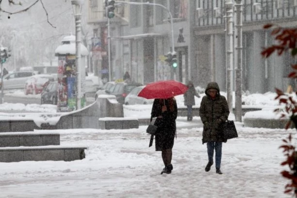 MIHOLJSKO LETO, PA SNEG! Pahulje nam "kucaju" na vrata, u Beogradu i brže nego što mislimo!