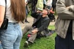 KAKAV PROTEST, NJIMA JE DO CIRKANJA: Šok fotografija sa opozicionog skupa u Beogradu