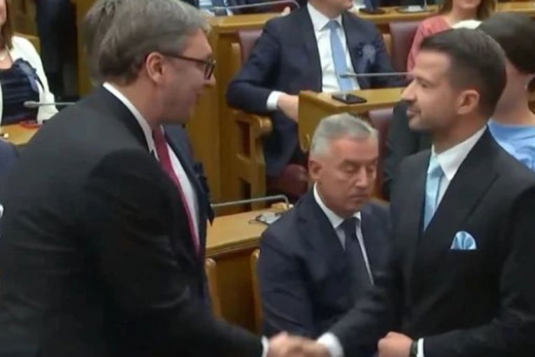 PREDSEDNIK VUČIĆ NA INAUGURACIJI MILATOVIĆA: Poželeo sam mu da sa mnogo truda i energije obavlja ovu dužnost (FOTO)