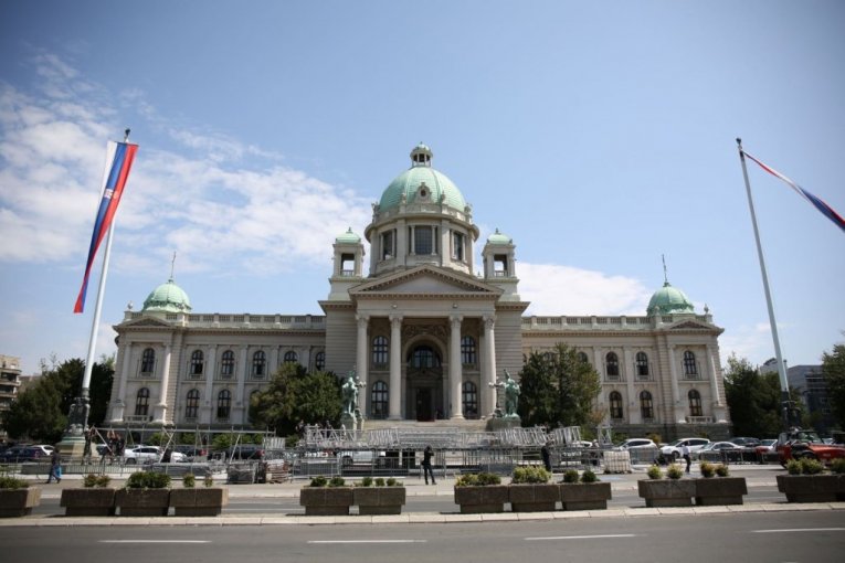 POČELE PRIPREME ZA NAJVEĆI SKUP U SRBIJI: Ispred Skupštine Srbije radovi povodom "Skupa nade" (FOTO)