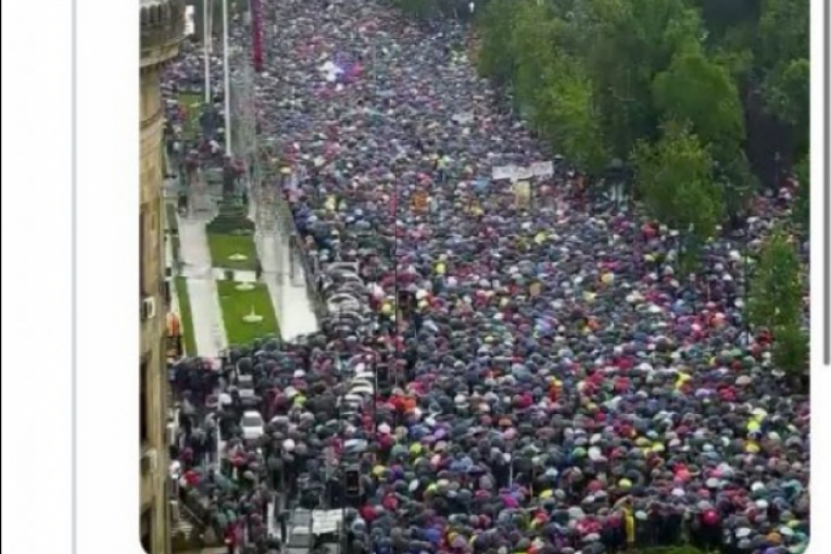 OPOZICIJA U BEOGRADU BAŠ OBRADOVALA UREDNIKA PRIŠTINSKOG PORTALA I PASIONIRANOG LJUBITELJA OVK! "Uzdrmali smo Vučića, došao mu je kraj"!