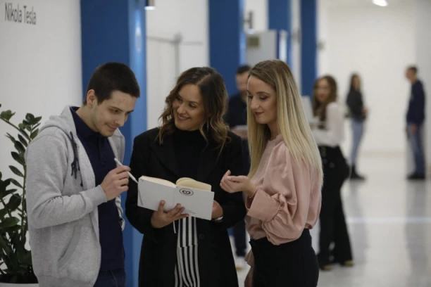 SAMO ZA NAJVREDINIJE STUDENTE! Više od 300 EVRA mesečno - proverite KO može da se PRIJAVI!