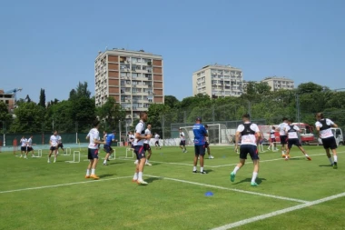 PRVI TRENING U SEZONI: Bahar okupio fudbalere - Crvena zvezda kreće u odbranu DUPLE KRUNE! (FOTO, VIDEO)