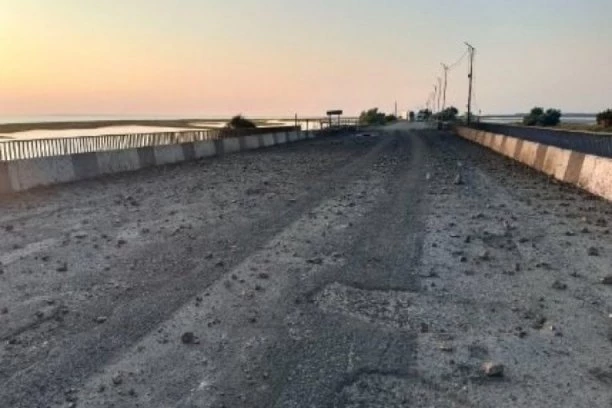 MOST ZATVOREN ZA SAOBRAĆAJ: Objavljen snimak eksplozije, prštalo je na sve strane (FOTO)