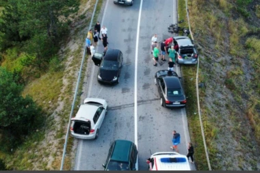 NESREĆA NA PUTU KOD ZLATIBORA! Na terenu hitna pomoć, vatrogasci i policija! SAOBRAĆAJ OBUSTAVLJEN, OGROMNE KOLONE!