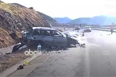 TEŠKA NESREĆA U ALBANIJI! Srpska porodica automobilom naletela na bankinu! SVI ZADOBILI POVREDE, MAJKA U KRITIČNOM STANJU, SNIMAK SA MESTA NESREĆE LEDI KRV! (VIDEO/FOTO)