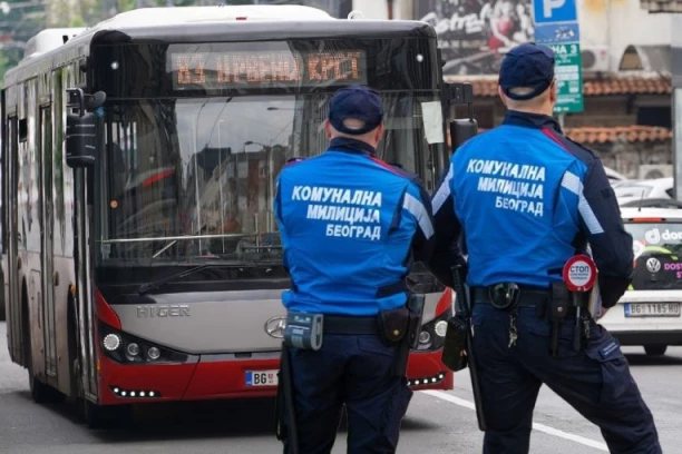 "BELI" VIŠE NE MORAJU DA NOSE UNIFORME DOK VRŠE KONTROLU KARATA U GRADSKOM PREVOZU!