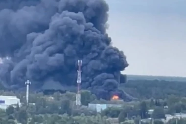 GUST CRNI DIM NAD MOSKVOM: Ponovo gori u prestonici Rusije! (VIDEO)