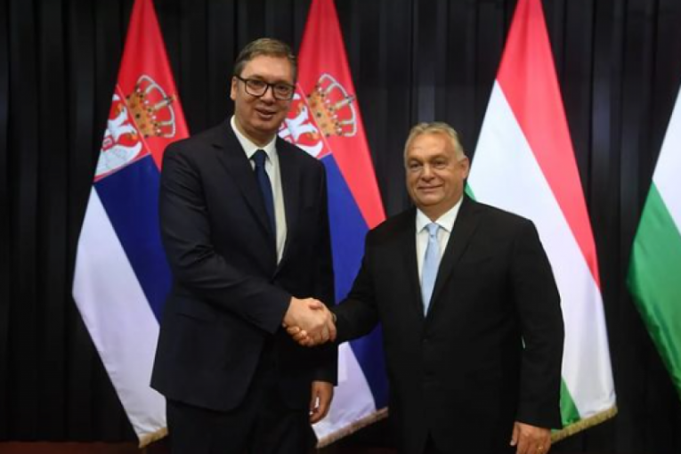 SVAKI SUSRET SA PRIJATELJEM JE IZUZETAN, ALI OVAJ DANAŠNJI IMA POSEBNU SIMBOLIKU! Vučić u poseti Orbanu: Hvala na ovoj časti, od srca vam čestitam praznik! (FOTO)