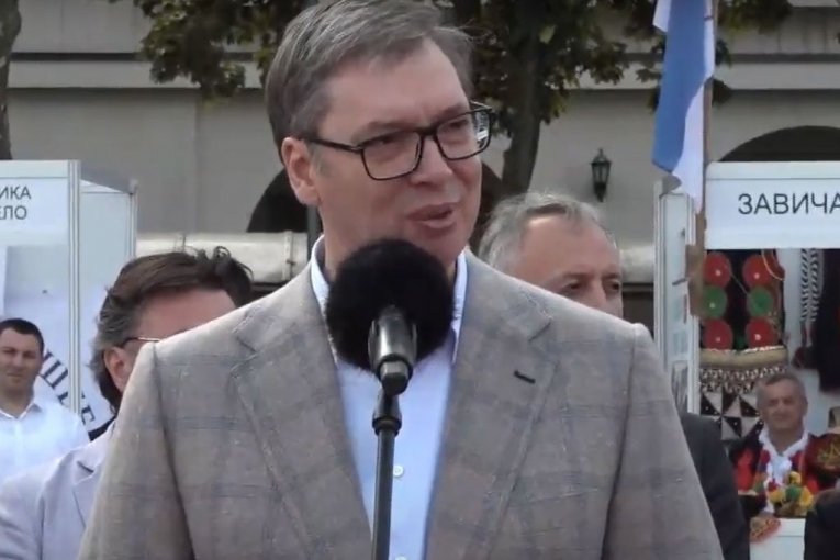 PREDSEDNIK VUČIĆ NA ZBORU KRAJIŠNIKA: Velika pomoć za obnovu kuće Milutina Milankovića