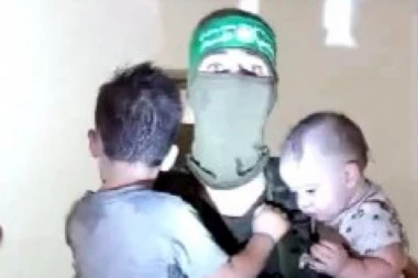 HAMAS KORISTI IZRAELSKU DECU KAO ŽIVI ŠTIT? Najnoviji snimci iz Gaze otkrivaju ZASTRAŠUJUĆE scene, ceo svet u šoku (VIDEO)