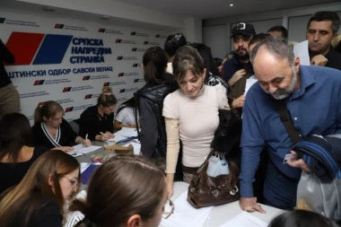 NAPREDNJACI OBARAJU REKORDE - Ogromne gužve ispred stranačkih prostorija u mnogim mestima Srbije! Pogledajte fotografije!