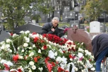 MIRKO KODIĆ SE RASPAO NA GROBU SVOG SINA: Scene sa Lešća slamaju srce, harmonikaš ponavlja POTRESNE REČI! (FOTO)