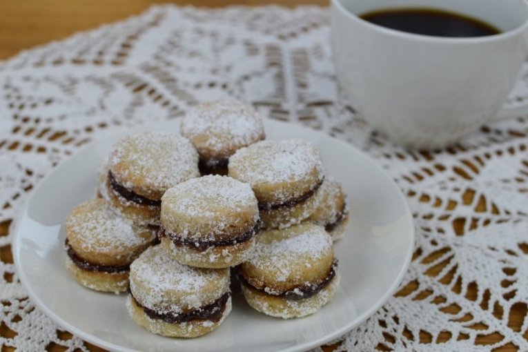 VANILICE ZA ČISTU DESETKU: Zaboravljeni slatkiš na starinski način - recept koji svima uspeva! (FOTO)