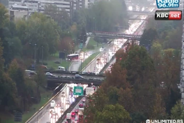 JUTARNJI ŠPIC I KIŠA PARALISALI BEOGRAD! Ovo su ČETIRI najkritičnije tačke, zaobilazite ih! (FOTO)