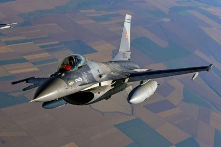 ŠTA JE SLEDEĆE? Amerikanci digli u vazduh prvi borbeni avion F-16 BEZ PILOTA
