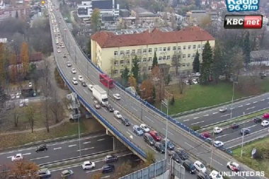 KRKLJANAC NA GAZELI I PLAVOM MOSTU! Ogromne kolone na ovim saobraćajnicama, evo i koje su prohodne! (FOTO)