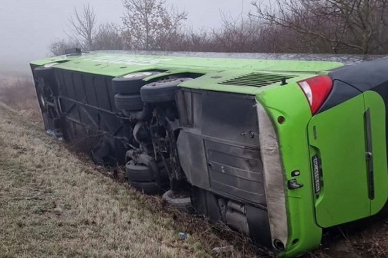 PREVRNUO SE AUTOBUS, DEVETORO MRTVIH! Putnici bili u letovalištu koje SRBI OBOŽAVAJU, nije im bilo spasa