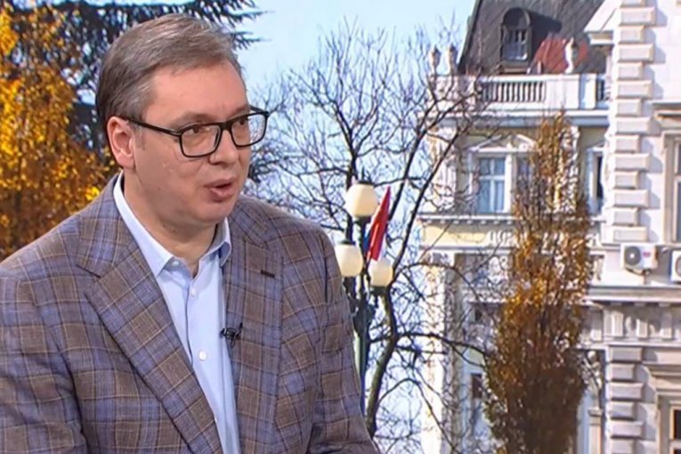 VUČIĆ RASKRINKAO OPOZICIJU! Ispred Arene bili Ponoševi glumci i statisti!