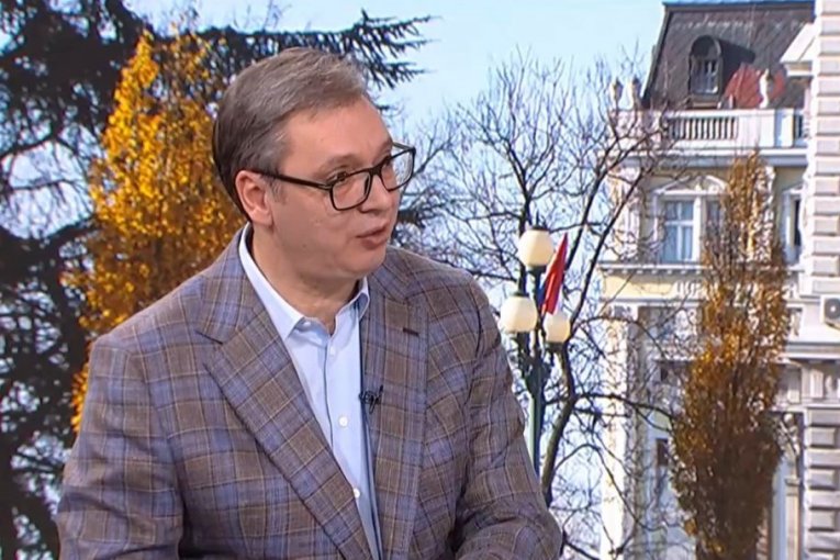 PREDSEDNIK VUČIĆ SE OBRATIO NACIJI DAN POSLE IZBORA: Nastavićemo da podižemo Srbiju, građani su pokazali da žele sigurnost i STABILNOST!