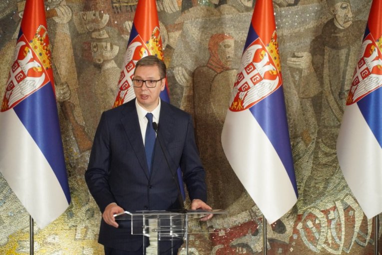 VUČIĆ PRIMA DECU IZ SEVERNE MAKEDONIJE! Sa najmlađima za veliki praznik