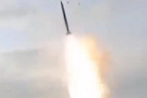DAN SE PRETVORIO U NOĆ! Izrael zasut sa svih strana sa 160 raketa! Hezbolah je posle ovog imao samo jednu poruku (VIDEO)