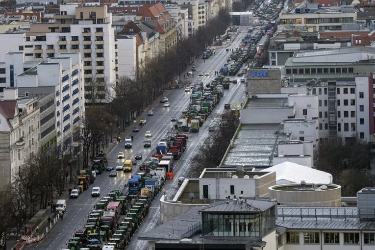 KAKO I DA NE BUDU PESIMISTIČNI! Trećina BOGATIH očekuje ono najgore - "SVE ĆE DA SE POGORŠA!"