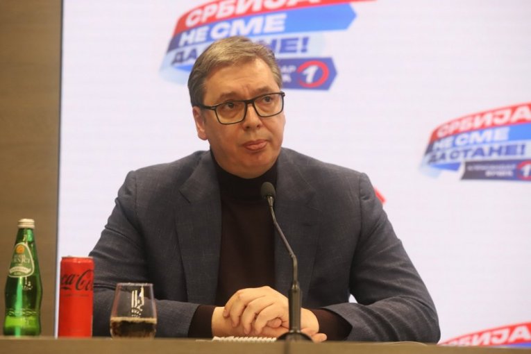 SRBIJA USTALA NAKON OVE PREDSEDNIKOVE PORUKE! Vučić se hitno oglasio (FOTO)